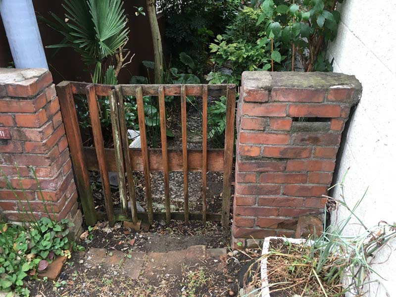 gate
